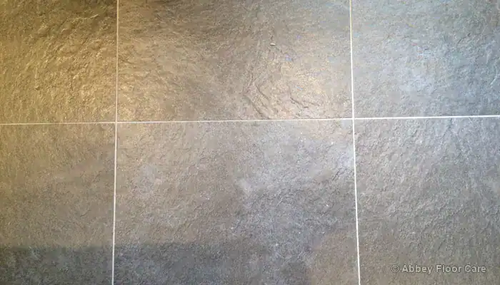 Textured porcelain tiles with even colour after deep cleaning
